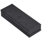 AV-19033_CLOSED-BOX
