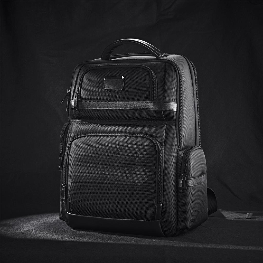 GP-AV-72-B_LIFESTYLE-NO-LOGO